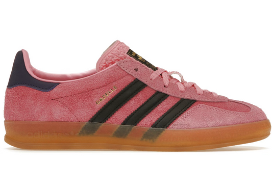 Adidas Gazelle indoor Bliss pink, den perfekte sneaker til hverdagen. 
set fra siden