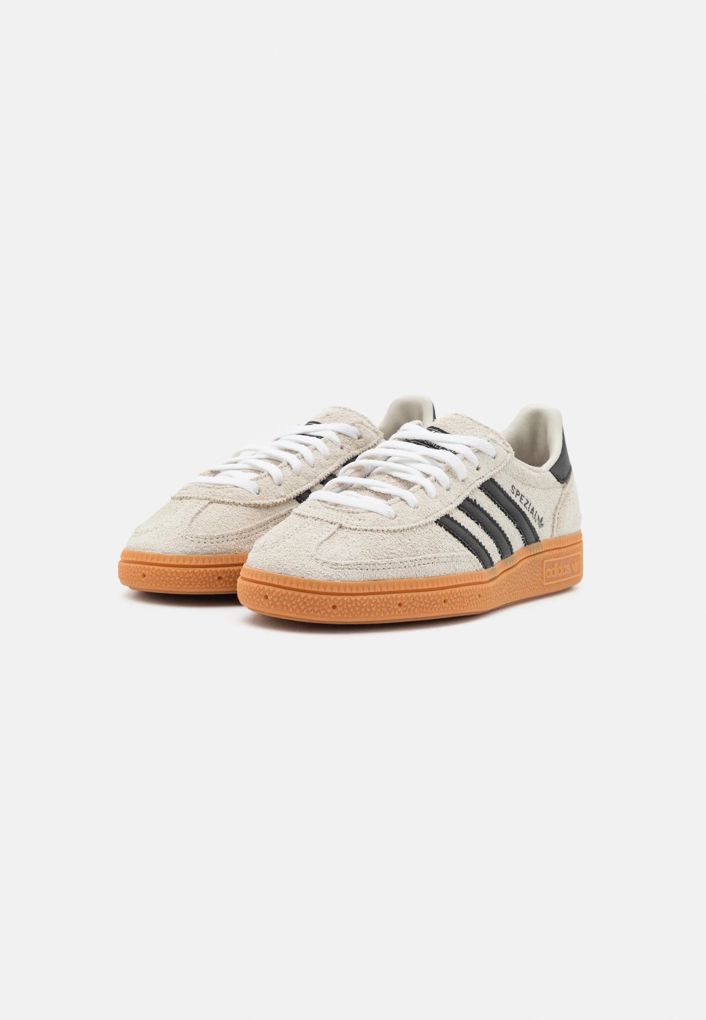 Adidas Handball Spezial Aluminium Core black 
Shop dit næste par Handball Spezial. Disse Handball Spezial, er de perfekte sneaker til enhver lejlighed. Deres elegante design sikre dig en alsidig sneaker. 
Begge sko