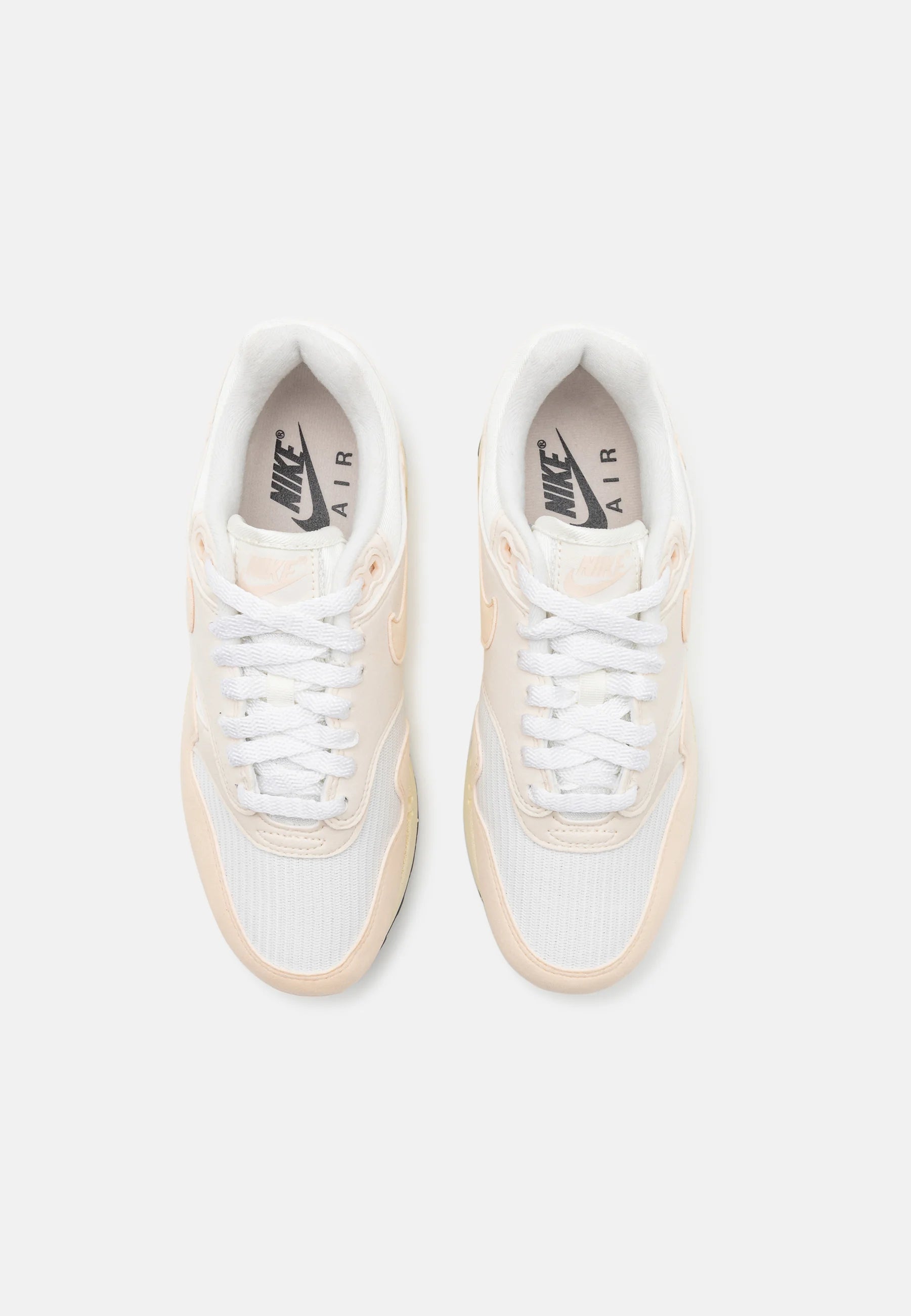 Nike_Air_Max_1_Guava Ice 
De perfekte Air max 1 fra Nike af. Disse sneakers går godt til de fleste outfits. De er sikrede at få dig til at skille dig ud. Perfekte Sneakers til enhver lejlighed
