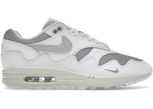 Nike Air Max 1 Patta Waves White – en limited edition sneaker fra Nike og Patta med ikonisk bølgeformet mudguard og Air Max-dæmpning.