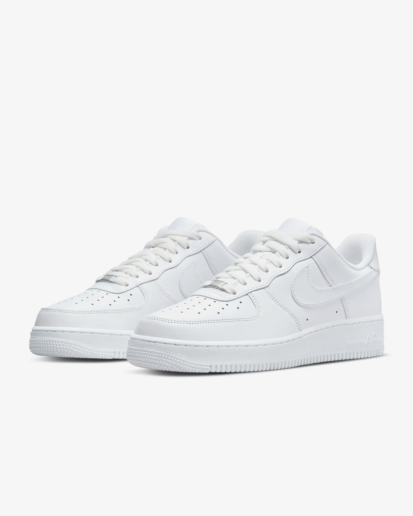 Nike Air force 1 
En tidsløs klassiker. Sneakeren alle kender. Denne sneaker med sin bløde gummi sål er det perfekte valg til en hver Nike elsker.