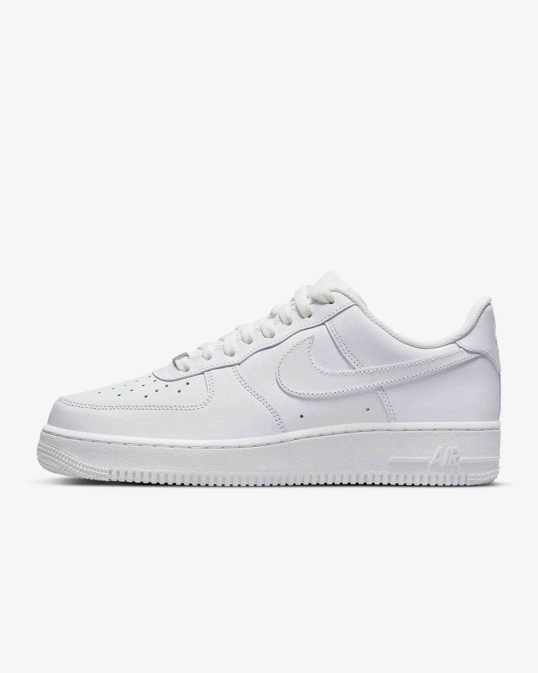 Nike Air force 1 
En tidsløs klassiker. Sneakeren alle kender. Denne sneaker med sin bløde gummi sål er det perfekte valg til en hver Nike elsker.