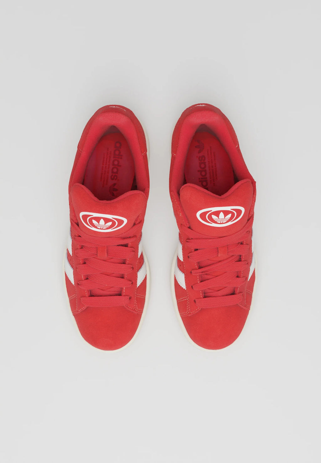 Adidas Campus 00's Better Scarlet Cloud White
Dette er de perfekte og unikke, Campus 00s som er perfekte til enhver lejlighed. De er et sikkert valg, hvis du vil skille dig ud fra mængden. 
Perfekt valg for enhver Adidas elsker
set fra toppen