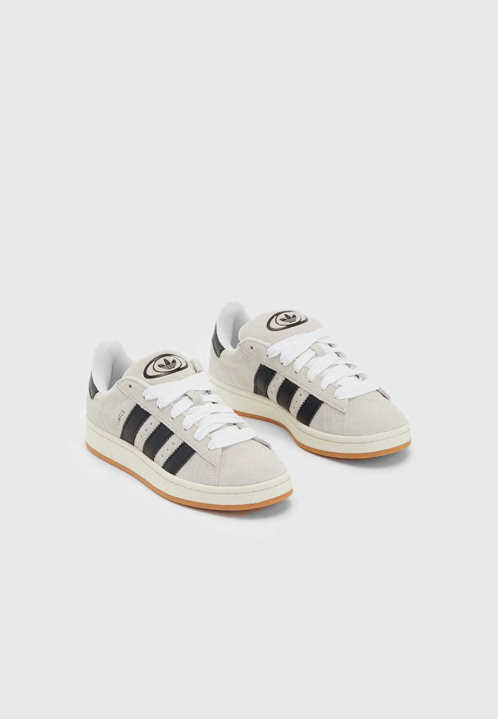 Adidas Campus 00's Crystal White Core Black
Dette er de perfekte og unikke, Campus 00s som er perfekte til enhver lejlighed. De er et sikkert valg, hvis du vil skille dig ud fra mængden. 
Perfekt valg for enhver Adidas elsker