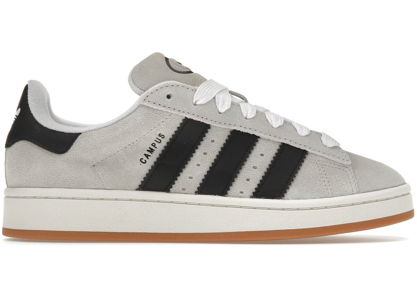 Adidas Campus 00's Crystal White Core Black
Dette er de perfekte og unikke, Campus 00s som er perfekte til enhver lejlighed. De er et sikkert valg, hvis du vil skille dig ud fra mængden. 
Perfekt valg for enhver Adidas elsker
set fra siden