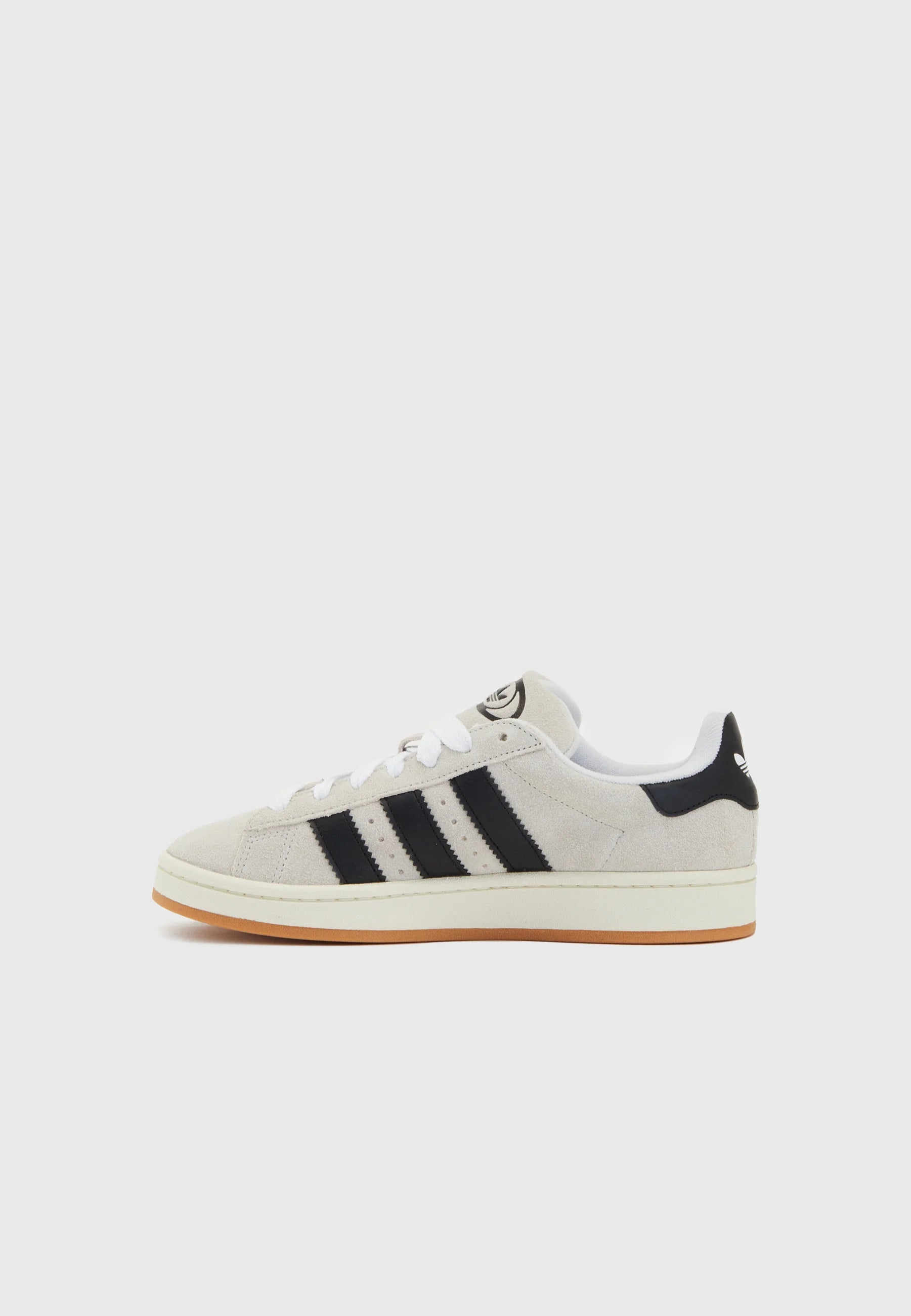 Adidas Campus 00's Crystal White Core Black
Dette er de perfekte og unikke, Campus 00s som er perfekte til enhver lejlighed. De er et sikkert valg, hvis du vil skille dig ud fra mængden. 
Perfekt valg for enhver Adidas elsker
set fra inder siden