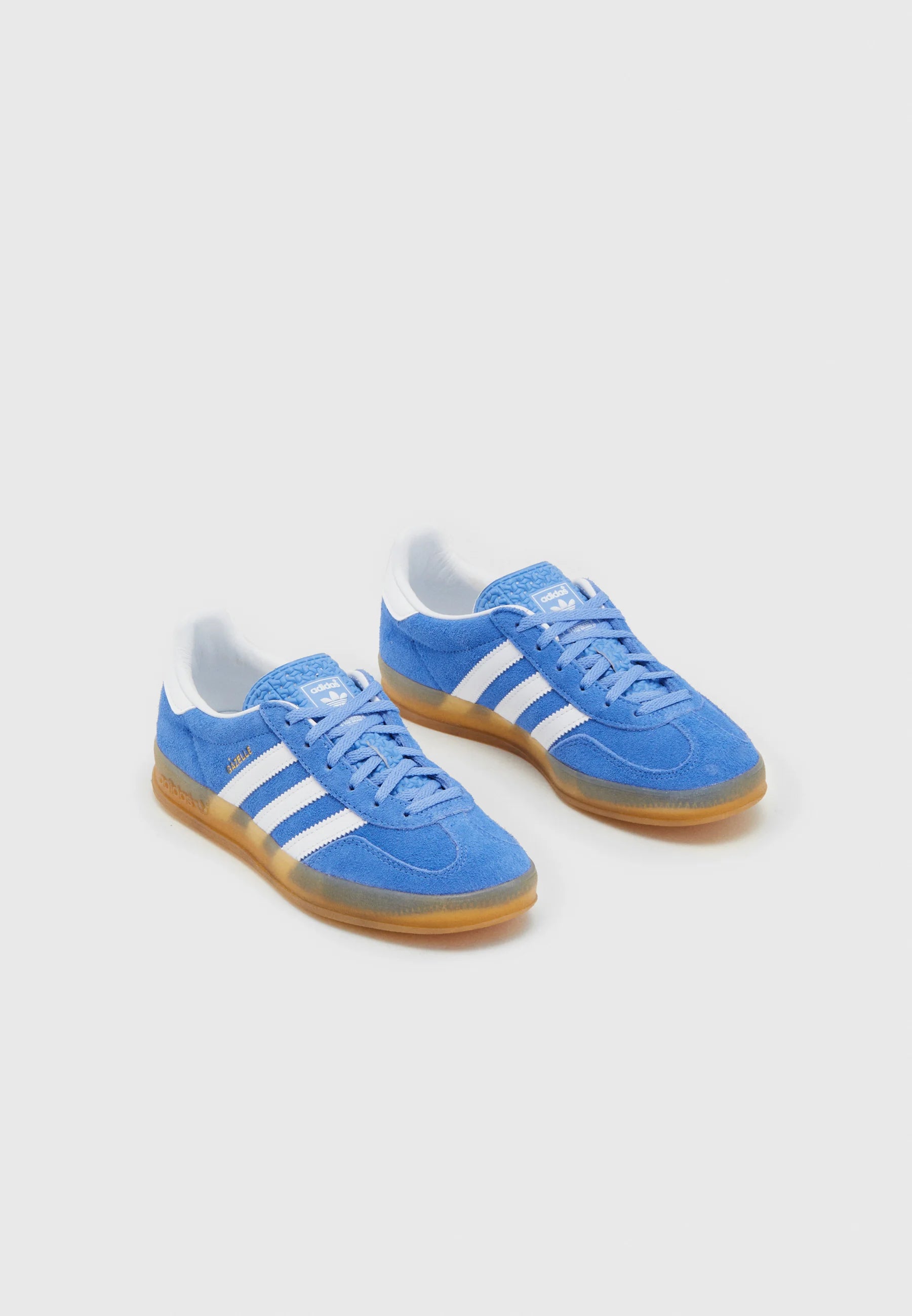 Adidas Gazelle Indoor Blue Fusion Gum, den perfekte sneaker. 
set fra sammen