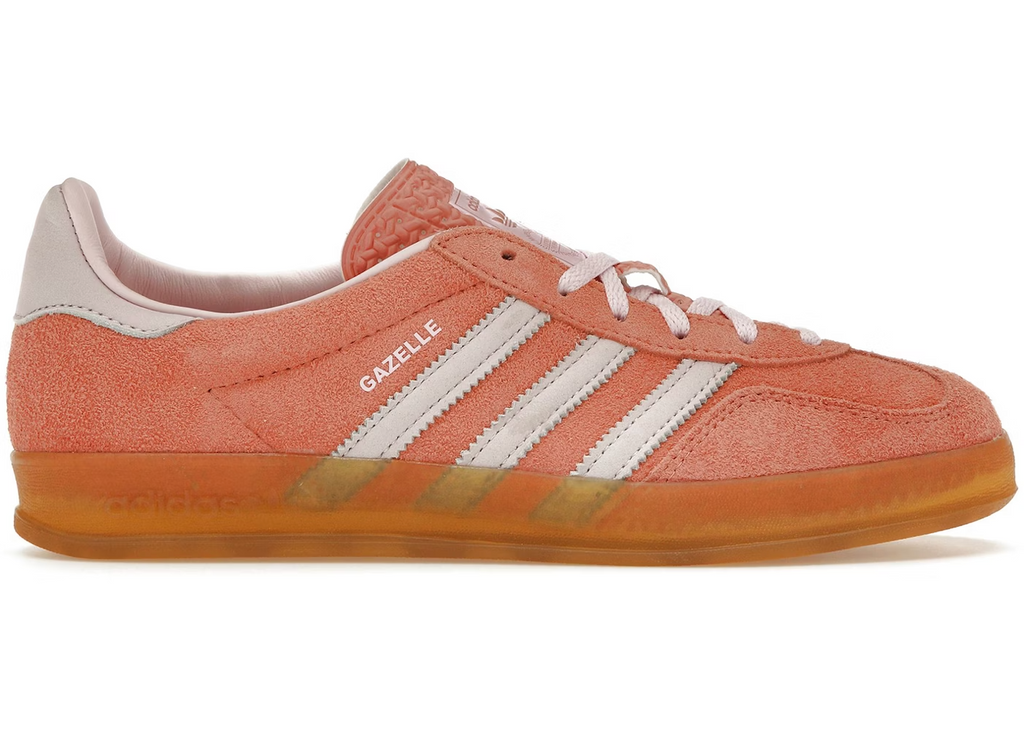 Adidas Gazelle Indoor Wonder clay
Er den perfekte Sneaker til både sport og streetwear. Den giver et frisk look når du går på gaden, denne stilet sneaker sørger for du bliver bemærket 
Set fra siden