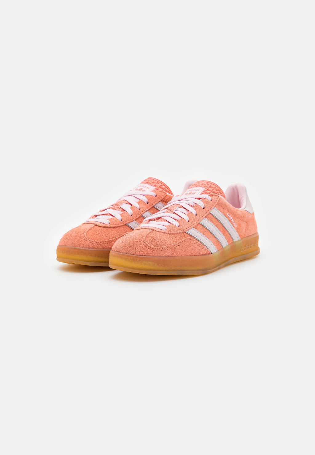 Adidas Gazelle Indoor Wonder clay
Er den perfekte Sneaker til både sport og streetwear. Den giver et frisk look når du går på gaden, denne stilet sneaker sørger for du bliver bemærket 
Set fra siden