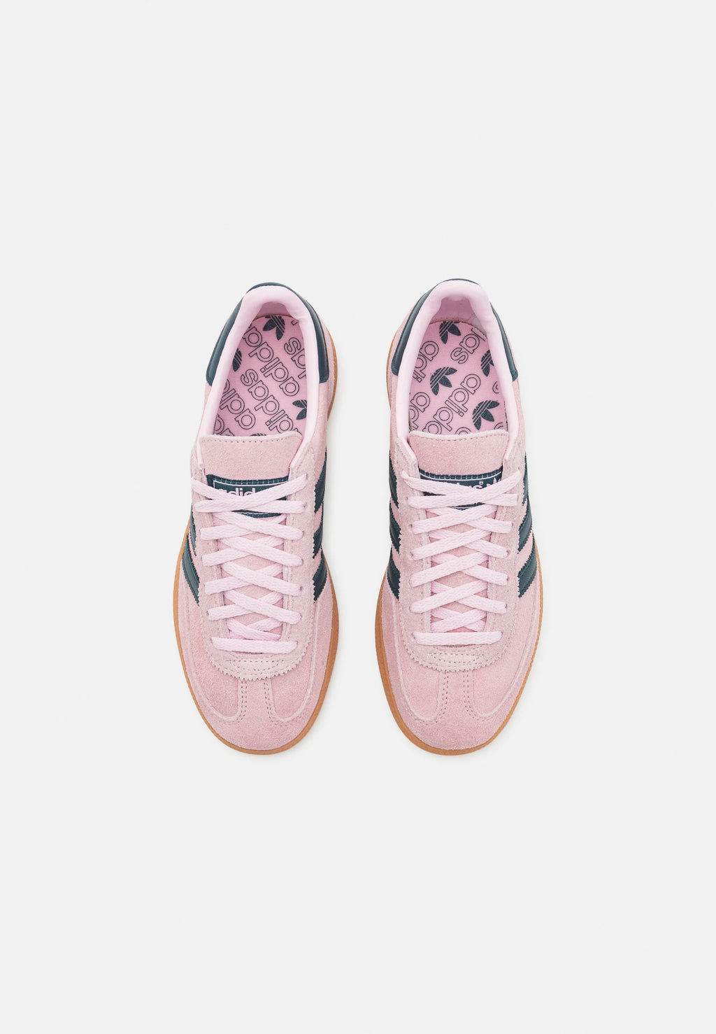 Adidas Handball Spezial Clear Pink
Shop dit næste par Handball Spezial. Disse Handball Spezial, er de perfekte sneaker til enhver lejlighed. Deres elegante design sikre dig en alsidig sneaker. 
set fra toppen