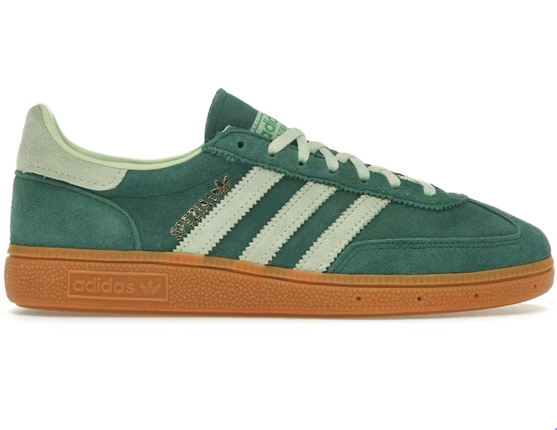 Adidas Handball Spezial Semi Spark Colligate green 
Shop dit næste par Handball Spezial. Disse Handball Spezial, er de perfekte sneaker til enhver lejlighed. Deres elegante design sikre dig en alsidig sneaker. 