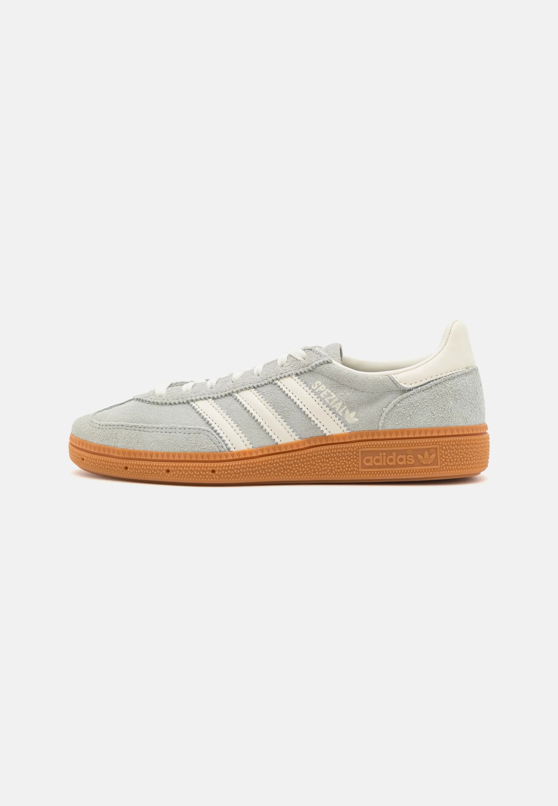 Adidas Handball Spezial Wonder Silver
Shop dit næste par Handball Spezial. Disse Handball Spezial Wonder Silver, er de perfekte sneaker til enhver lejlighed. Deres elegante design sikre dig en alsidig sneaker. 
Set fra siden