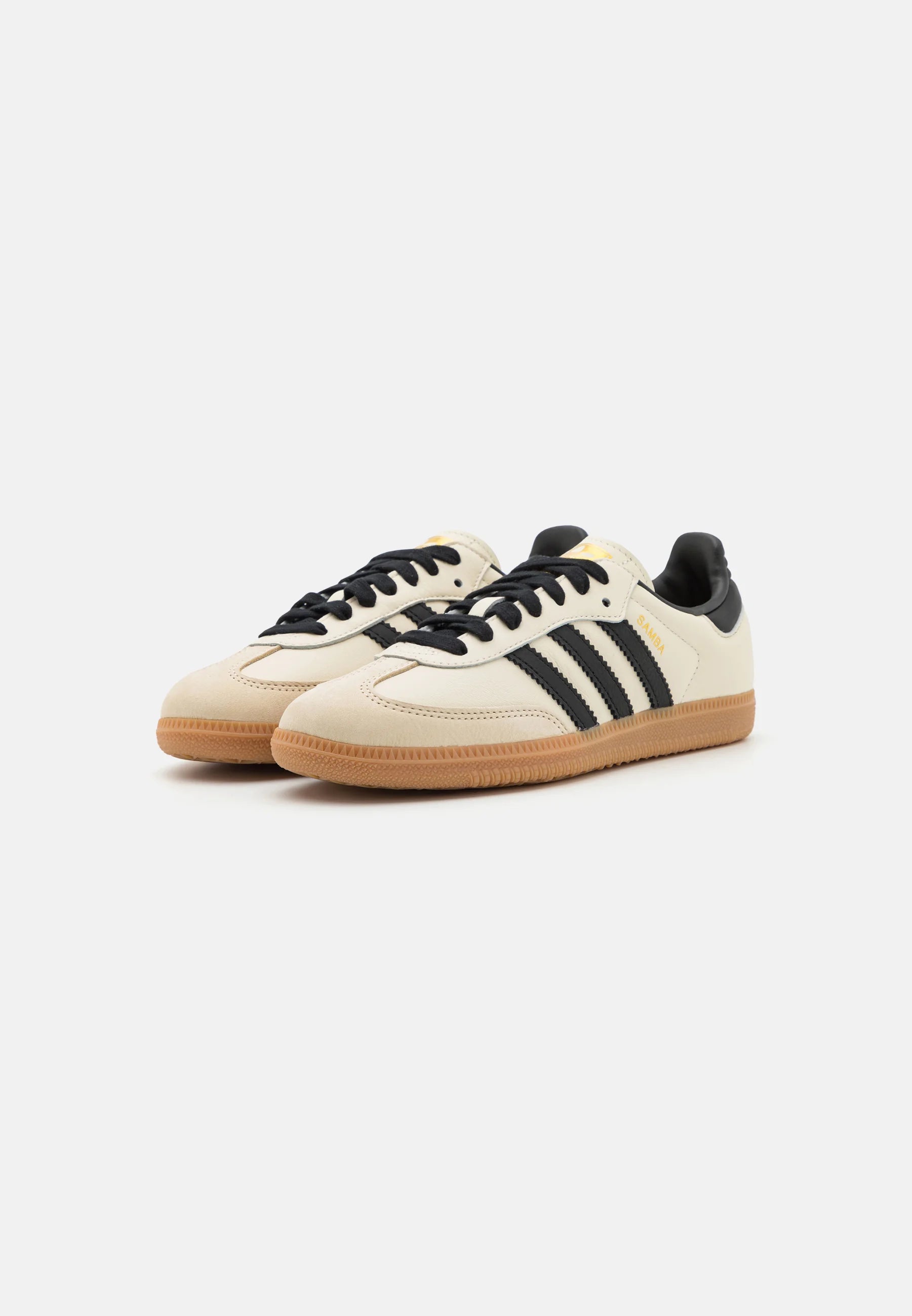 Adidas Samba Og Cream white sand strata 
Gum Shop dit næste par Adidas Samba her hos os. Samba er den perfekte kvalitets sko, med sin yderst gode komfort er det den perfekte sneaker til alle. Køb dem lige her
Begge set fra siden
