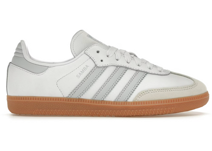 Adidas Samba Og Halo blue 
Shop dit næste par Adidas Samba her hos os. Samba er den perfekte kvalitets sko, med sin yderst gode komfort er det den perfekte sneaker til alle. Køb dem lige her
set fra siden 