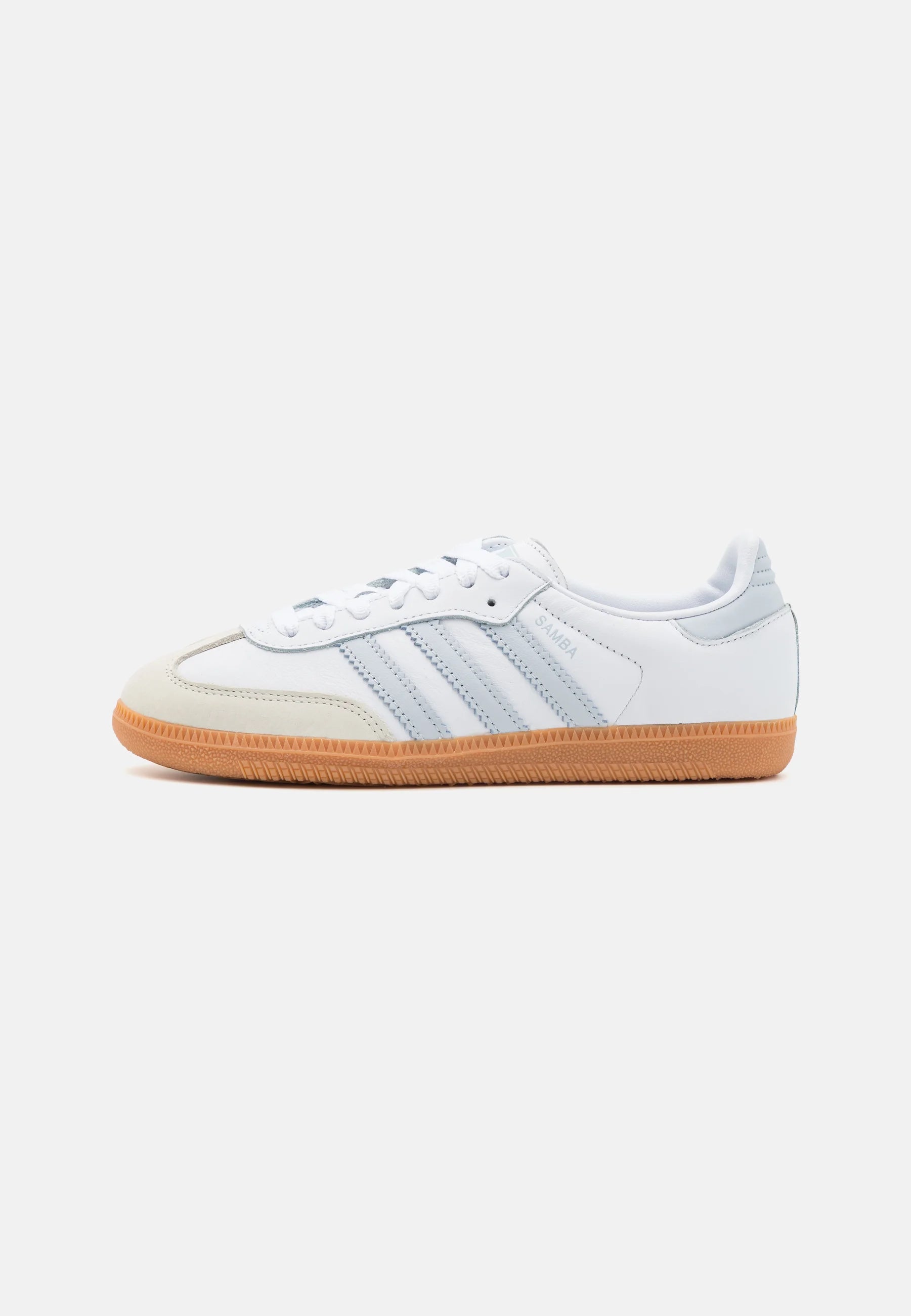 Adidas Samba Og Halo blue 
Shop dit næste par Adidas Samba her hos os. Samba er den perfekte kvalitets sko, med sin yderst gode komfort er det den perfekte sneaker til alle. Køb dem lige her
set fra siden