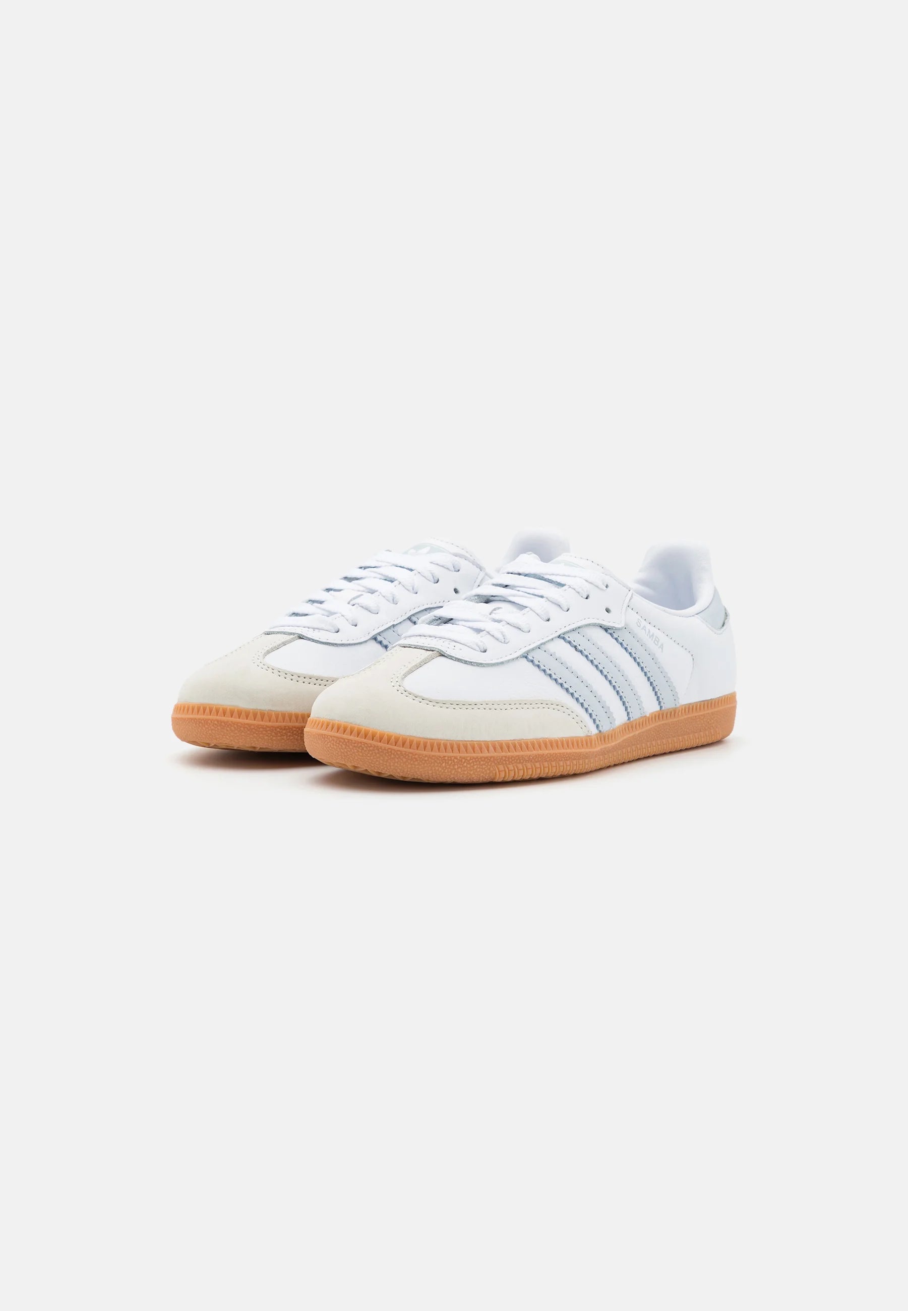 Adidas Samba Og Halo blue 
Shop dit næste par Adidas Samba her hos os. Samba er den perfekte kvalitets sko, med sin yderst gode komfort er det den perfekte sneaker til alle. Køb dem lige her
set fra siden og toppen