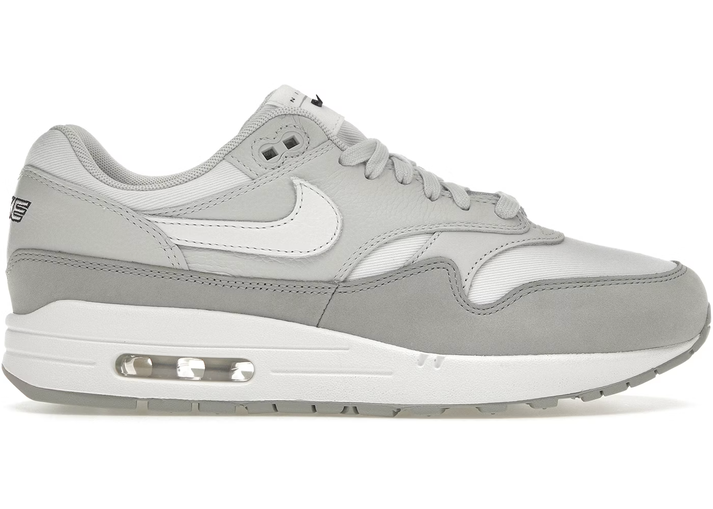 Nike_Air_Max_1_Light_smoke_87
De perfekte Air max 1 fra Nike af. Disse sneakers går godt til de fleste outfits. De er sikrede at få dig til at skille dig ud. Perfekte Sneakers til enhver lejlighed
set fra siden