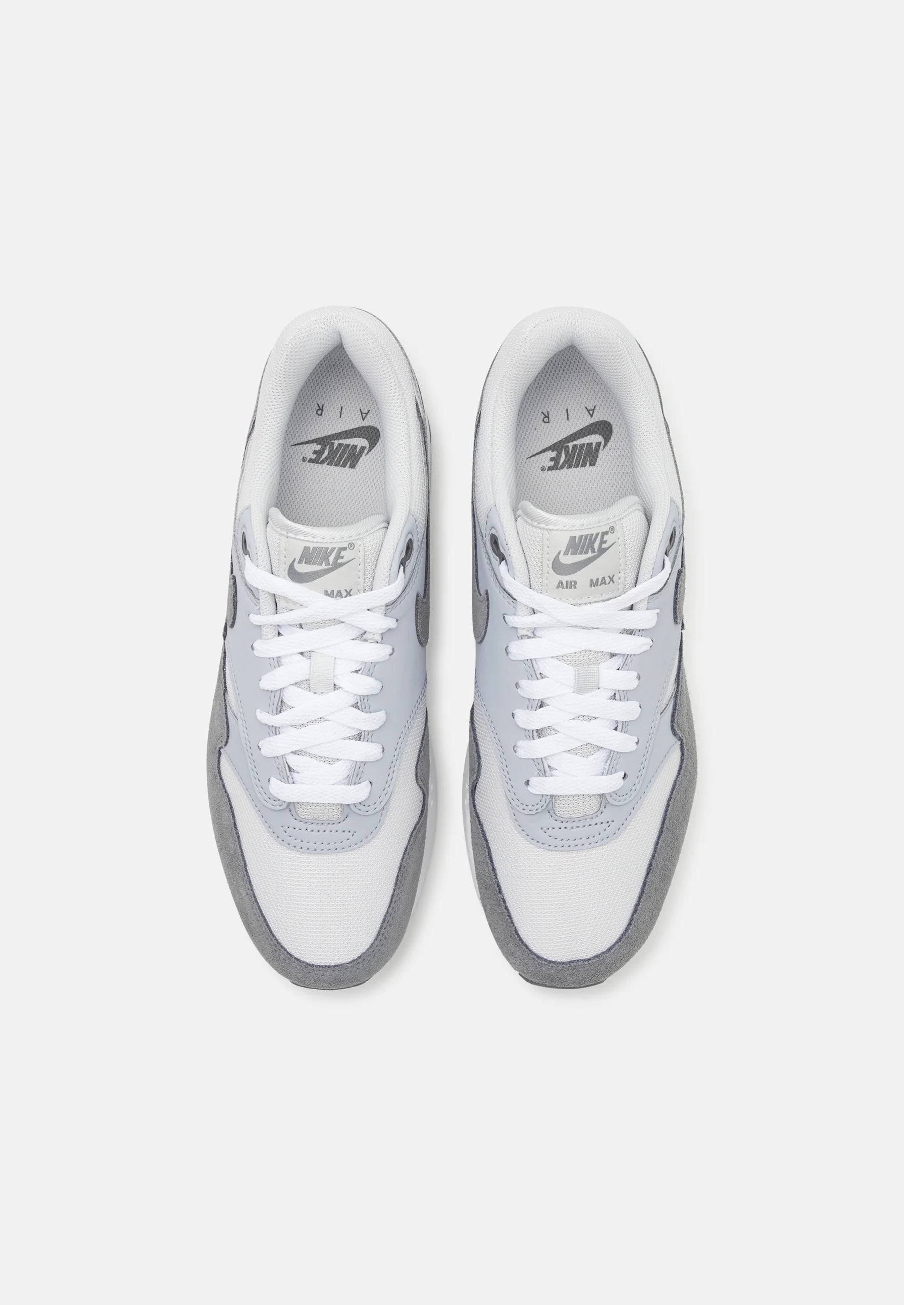 Nike Air Max 1 '87 Photon Dust Wolf Grey
De perfekte Air max 1 fra Nike af. Disse sneakers går godt til de fleste outfits. De er sikrede at få dig til at skille dig ud. Perfekte Sneakers til enhver lejlighed.
set fra siden
set fra fronten
set fra toppen