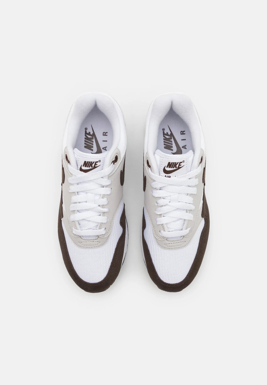 Nike_Air_Max_1_Baroque Brown 
De perfekte Air max 1 fra Nike af. Disse sneakers går godt til de fleste outfits. De er sikrede at få dig til at skille dig ud. Perfekte Sneakers til enhver lejlighed
set fra toppen
