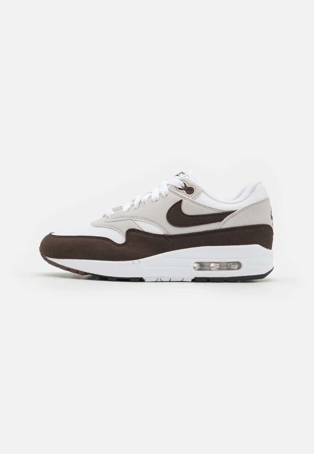 Nike_Air_Max_1_Baroque Brown 
De perfekte Air max 1 fra Nike af. Disse sneakers går godt til de fleste outfits. De er sikrede at få dig til at skille dig ud. Perfekte Sneakers til enhver lejlighed
set fra siden