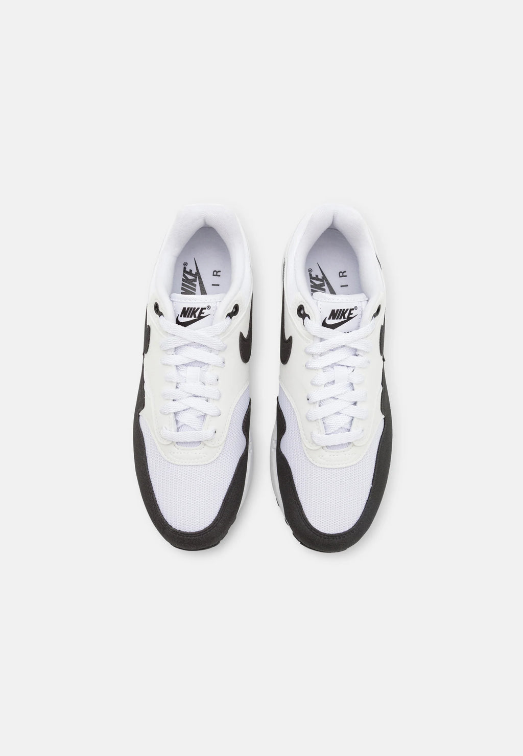 Nike Air Max 1 Black white neutral grey De perfekte Air max 1 fra Nike af. Disse sneakers går godt til de fleste outfits. De er sikrede at få dig til at skille dig ud. Perfekte Sneakers til enhver 
Set fra samlet
set fra toppen