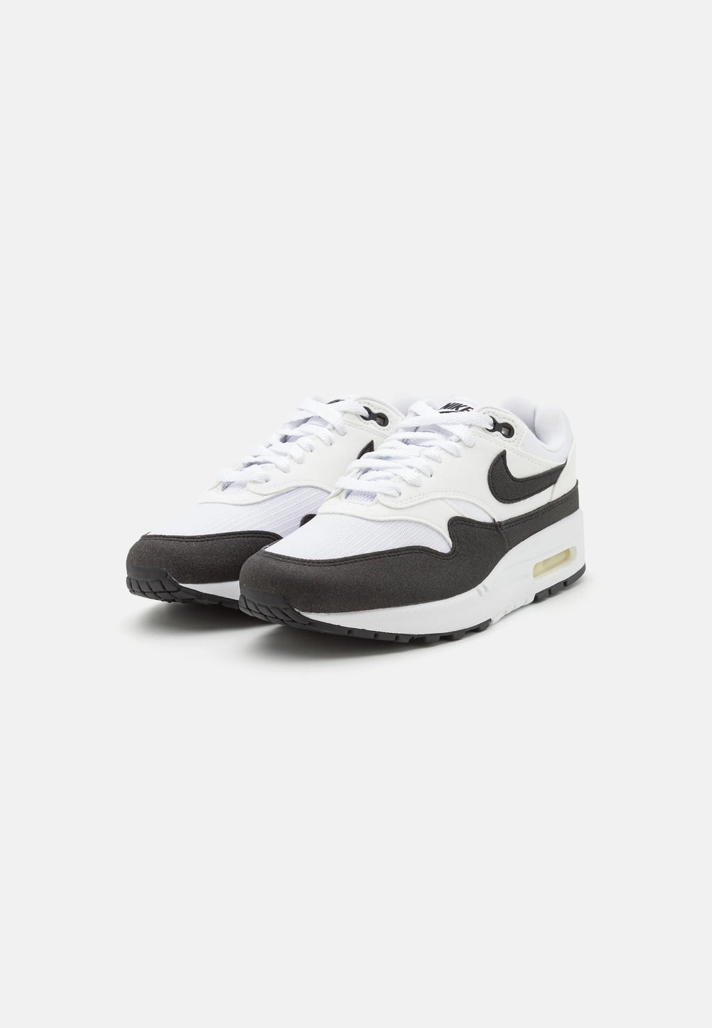Nike Air Max 1 Black white neutral grey De perfekte Air max 1 fra Nike af. Disse sneakers går godt til de fleste outfits. De er sikrede at få dig til at skille dig ud. Perfekte Sneakers til enhver 
Set fra samlet