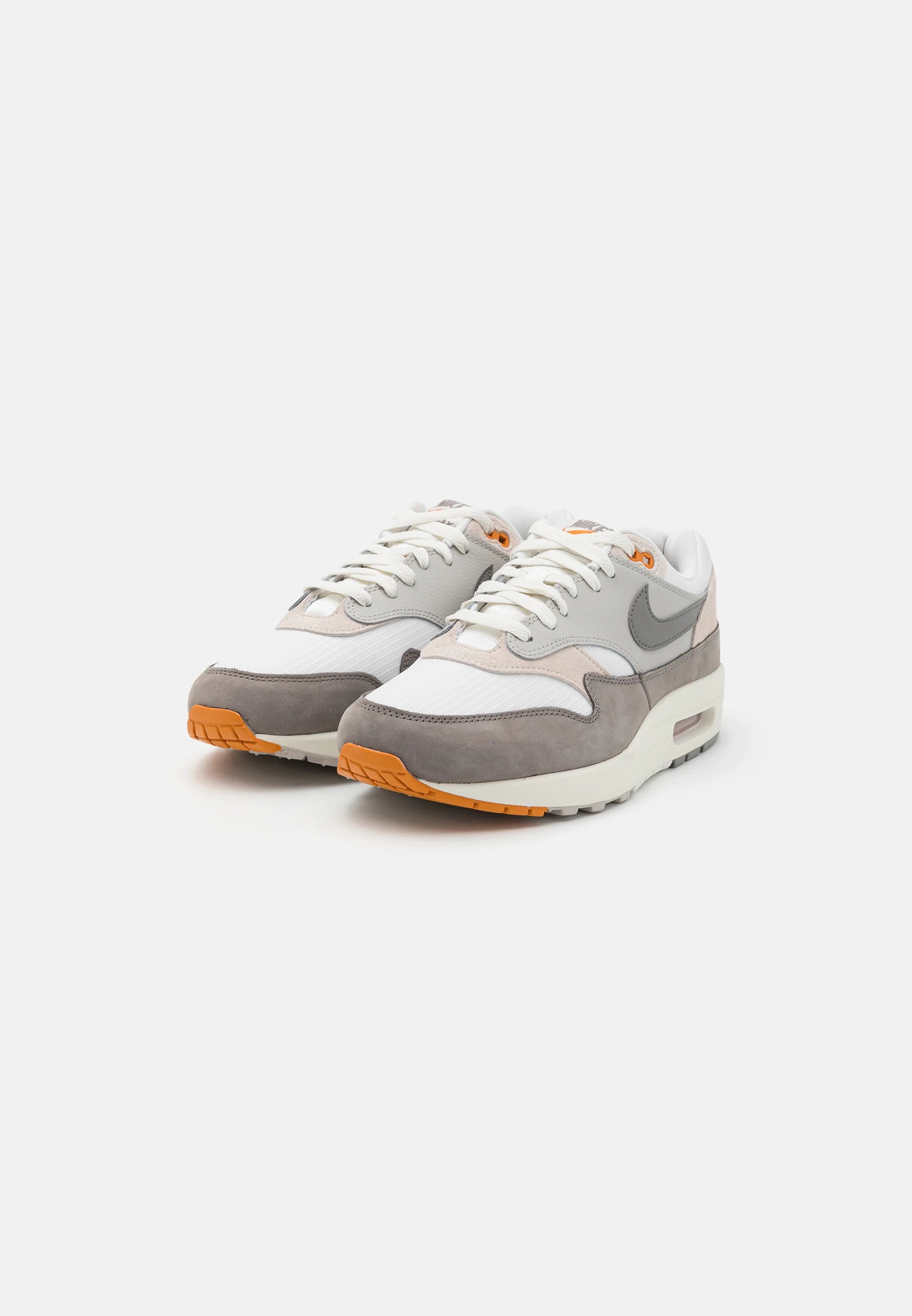 Nike_Air_Max_1_Light iron ore
De perfekte Air max 1 fra Nike af. Disse sneakers går godt til de fleste outfits. De er sikrede at få dig til at skille dig ud. Perfekte Sneakers til enhver lejlighed
set fra siden