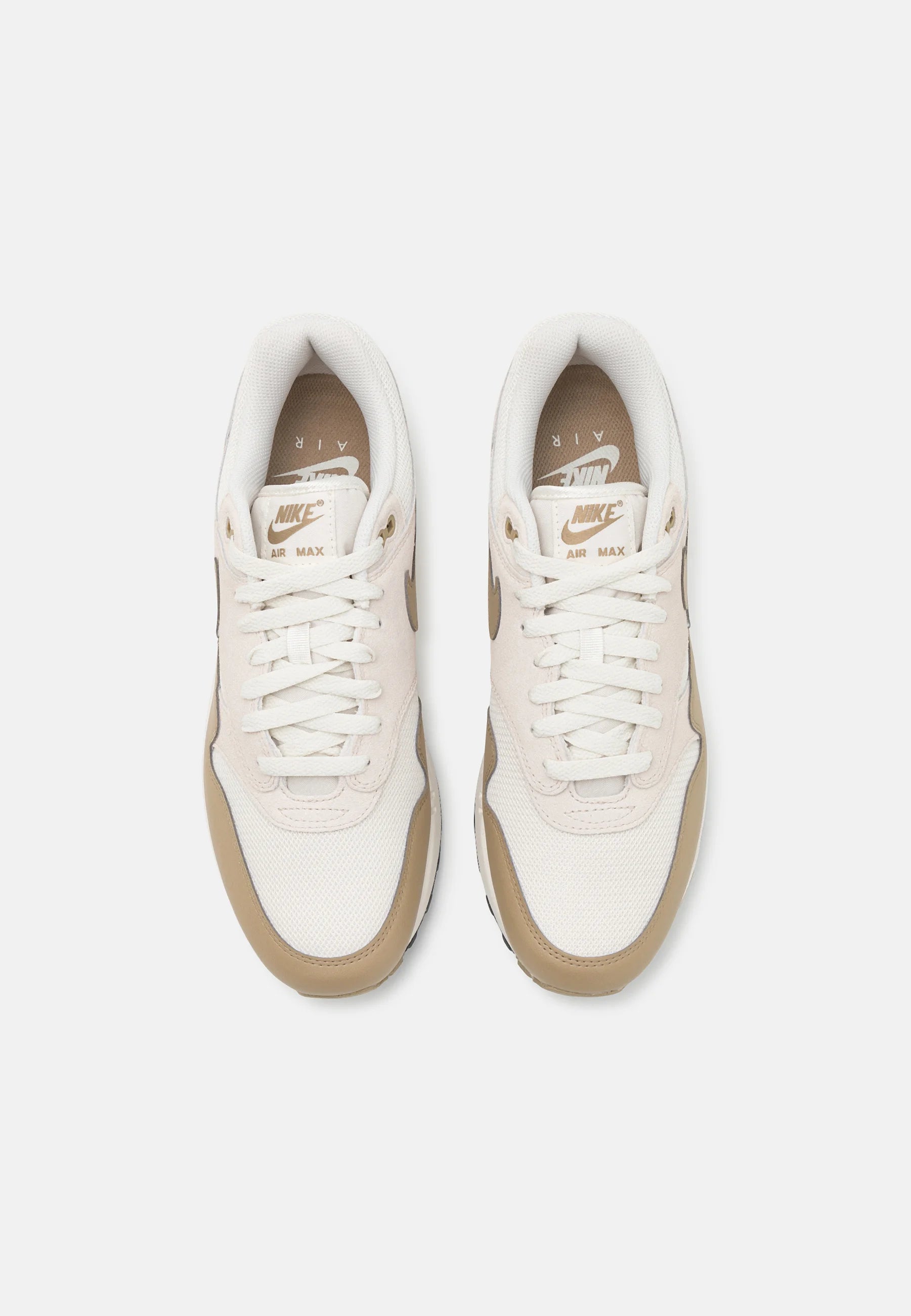 Nike_Air_Max_1_Phanton kaki
De perfekte Air max 1 fra Nike af. Disse sneakers går godt til de fleste outfits. De er sikrede at få dig til at skille dig ud. Perfekte Sneakers til enhver lejlighed