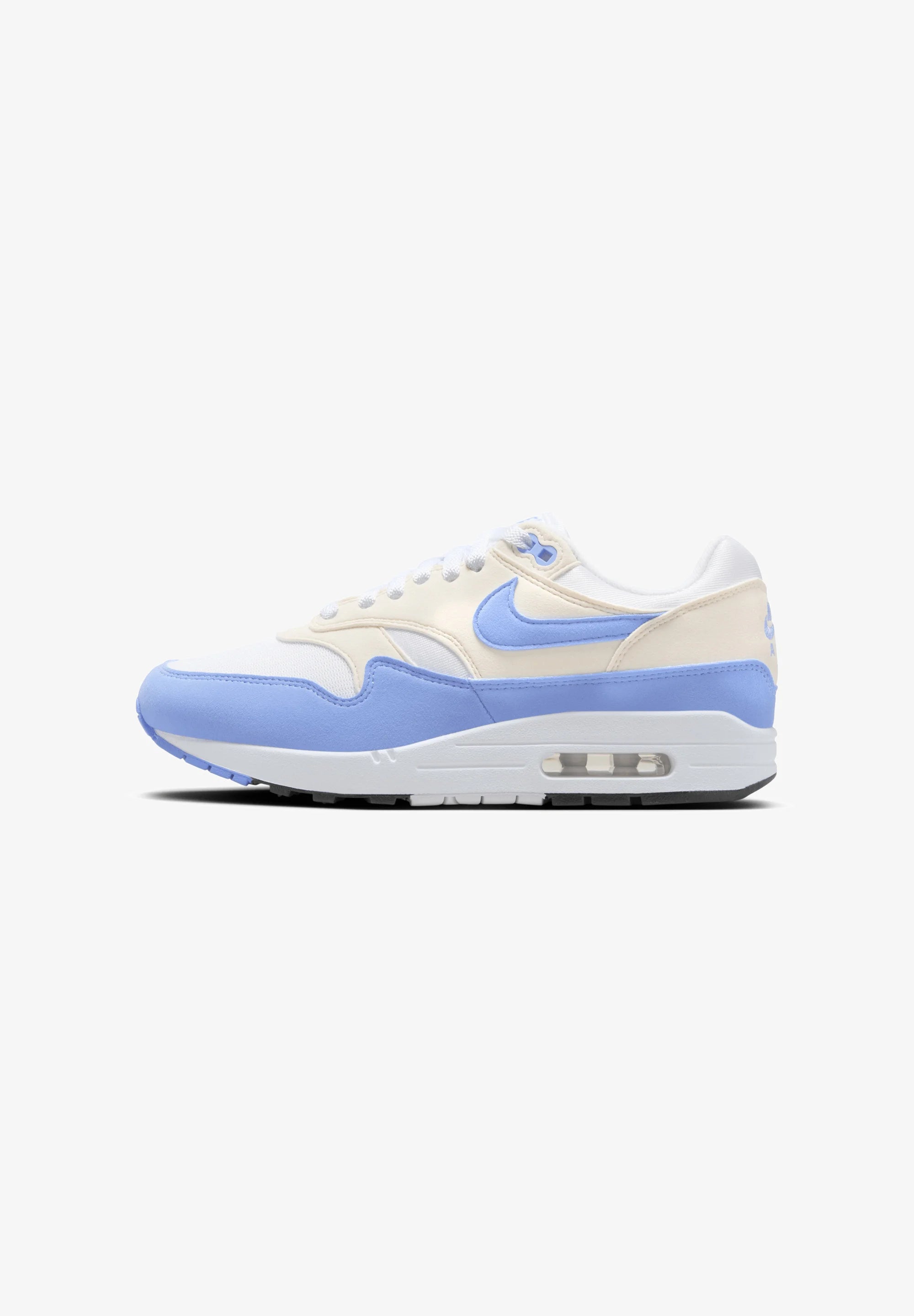 Nike Air Max 1 Royal Pulse wmns 
De perfekte Air max 1 fra Nike af. Disse sneakers går godt til de fleste outfits. De er sikrede at få dig til at skille dig ud. Perfekte Sneakers til enhver lejlighed
set fra siden
