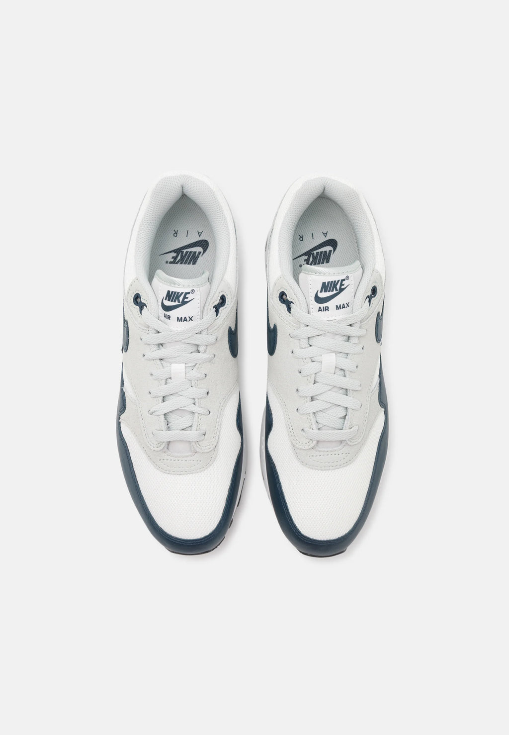 Nike Air Max 1 light army 
De perfekte Air max 1 fra Nike af. Disse sneakers går godt til de fleste outfits. De er sikrede at få dig til at skille dig ud. Perfekte Sneakers til enhver 
set fra toppen