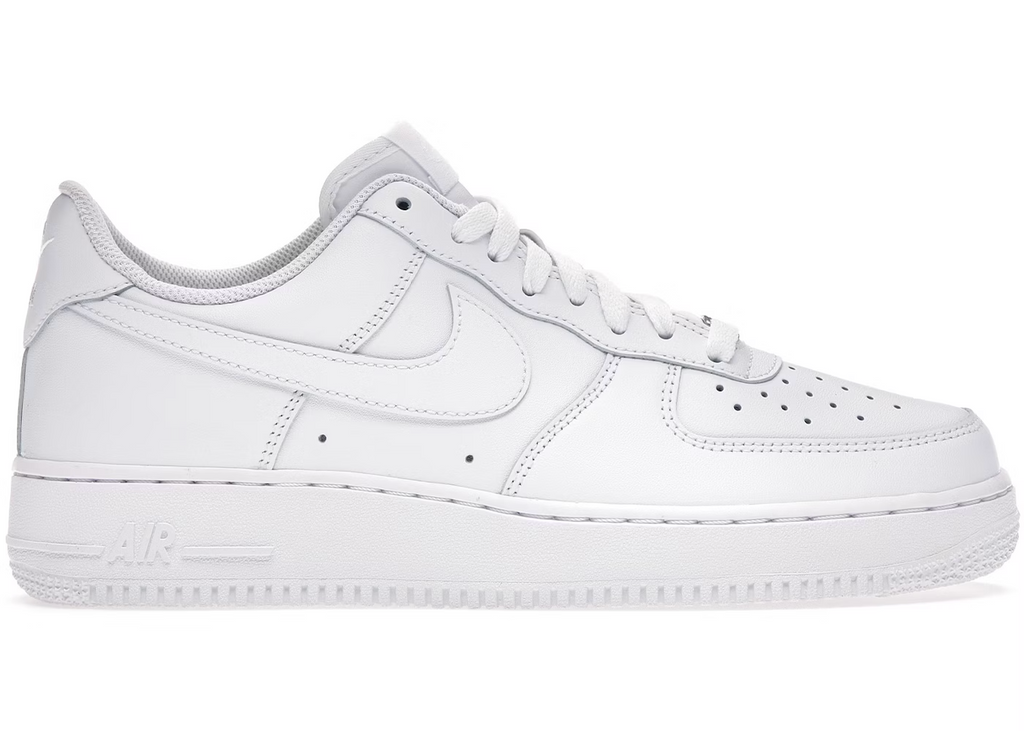 Nike Air force 1 
En tidsløs klassiker. Sneakeren alle kender. Denne sneaker med sin bløde gummi sål er det perfekte valg til en hver Nike elsker. 