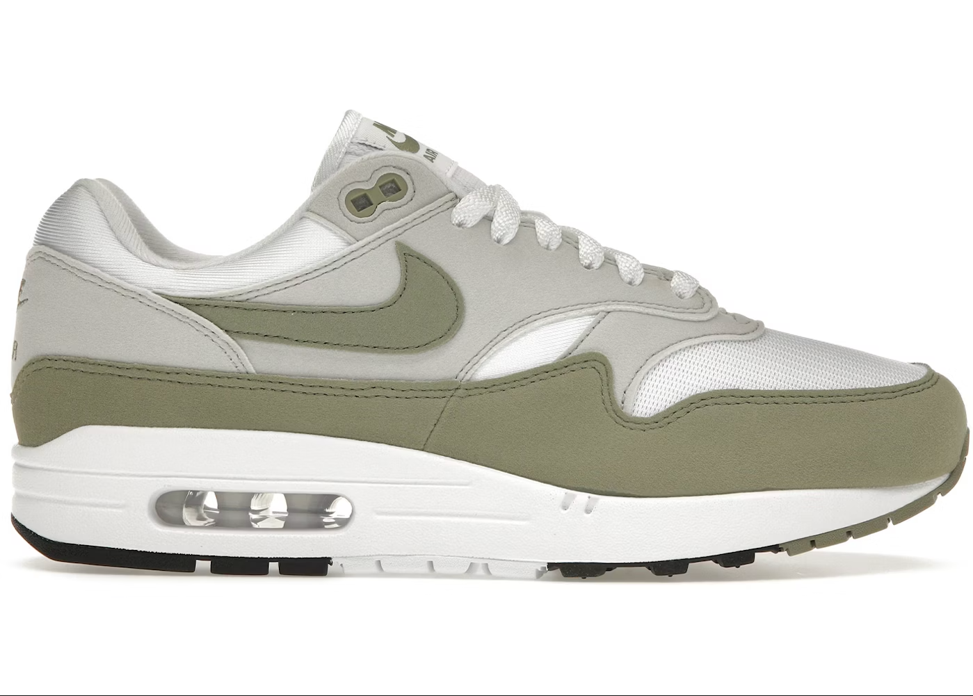 Nike Air max 1 light army green 
De perfekte Air max 1 fra Nike af. Disse sneakers går godt til de fleste outfits. De er sikrede at få dig til at skille dig ud. Perfekte Sneakers til enhver lejlighed
set fra siden