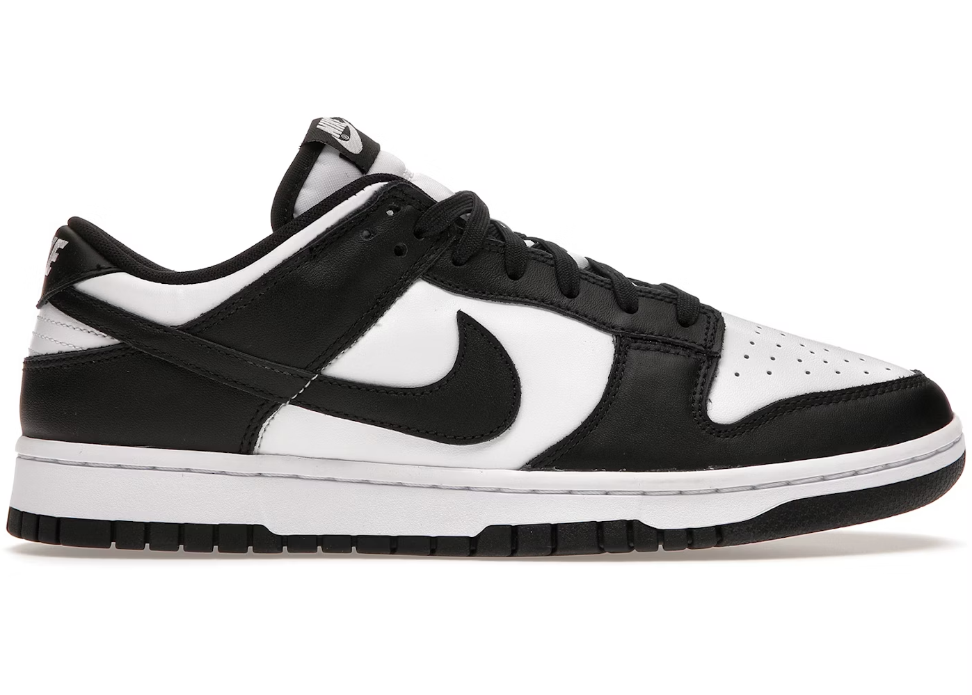 Nike Dunk Low panda
En tidsløs klassiker. Sneakeren alle kender. Denne sneaker med sin bløde gummi sål er det perfekte valg til en hver Nike elsker. 
