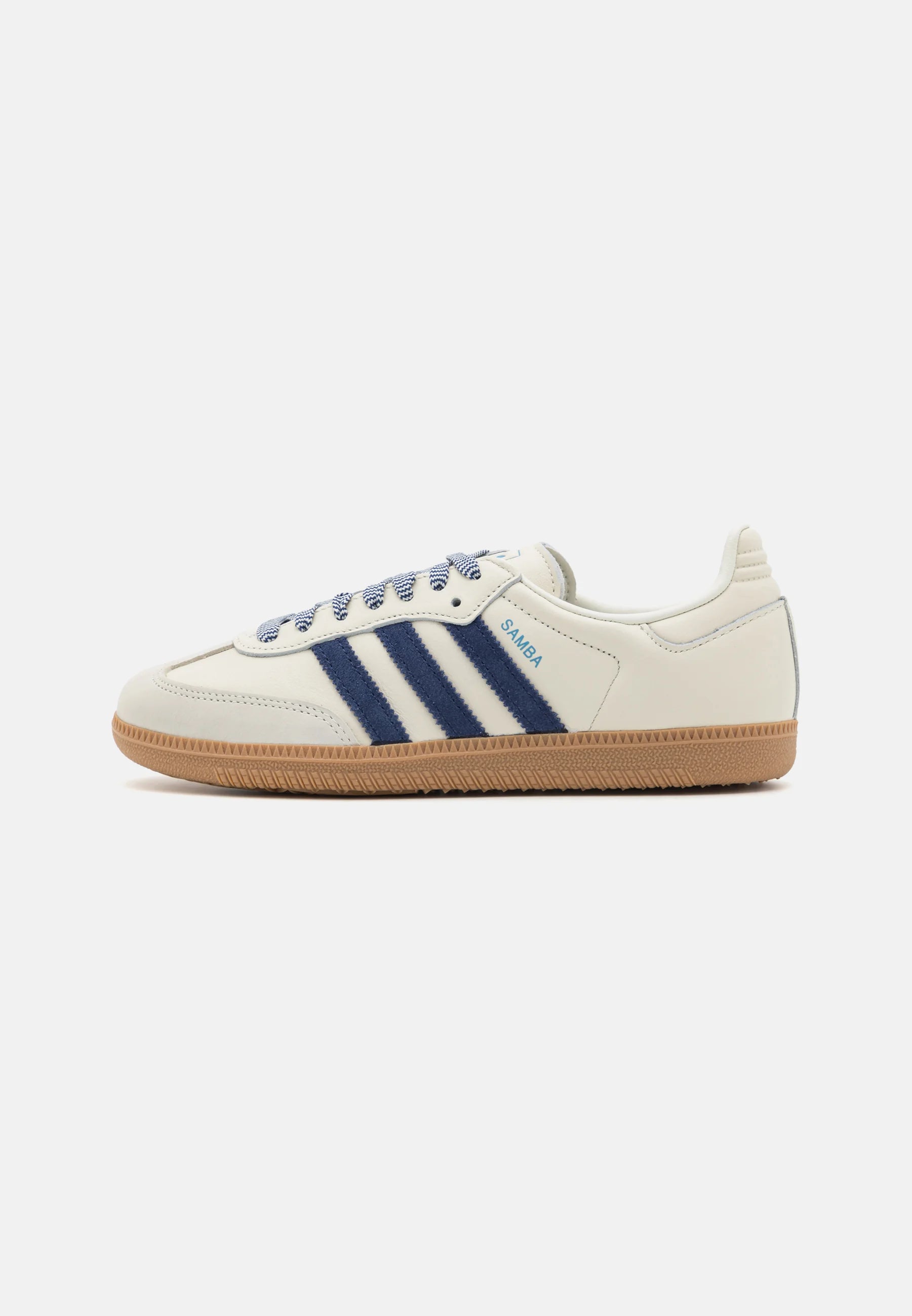 Samba Og Off White Dark Blue
En meget eksklusiv sneaker fra adidas, Denne sneaker er det ultimative valg til en hver sneaker elsker. Få adidas samba og off white dark blue idag. 
Set fra siden
