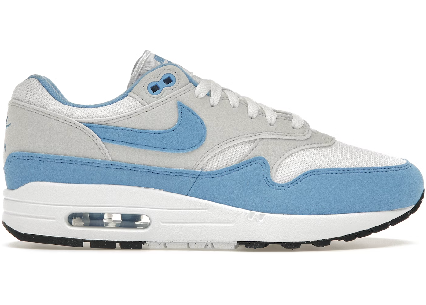 Nike_Air_Max_1_University blue 
De perfekte Air max 1 fra Nike af. Disse sneakers går godt til de fleste outfits. De er sikrede at få dig til at skille dig ud. Perfekte Sneakers til enhver lejlighed
set fra siden