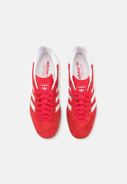 adidas Gazelle Indoor Better Scarlet
Shop den perfekte sneaker. Adidas Gazelle indoor better scarlet, denne sneaker er perfekt til både inddøres brug og perfekt til gadebillet.
set fra toppen