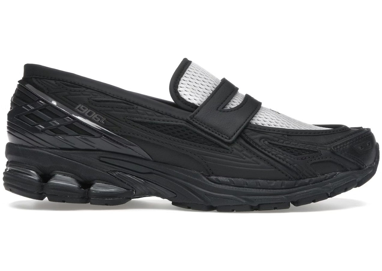 New Balance 1906L Black Angora sneaker med sort base og lyse detaljer.